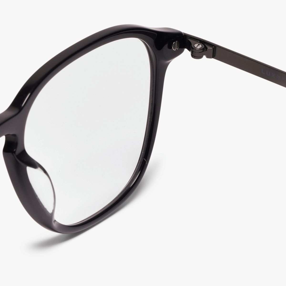 Luxreaders stylish Women's Rønne Black Reading glasses. Made from Titanium in a Square shape.