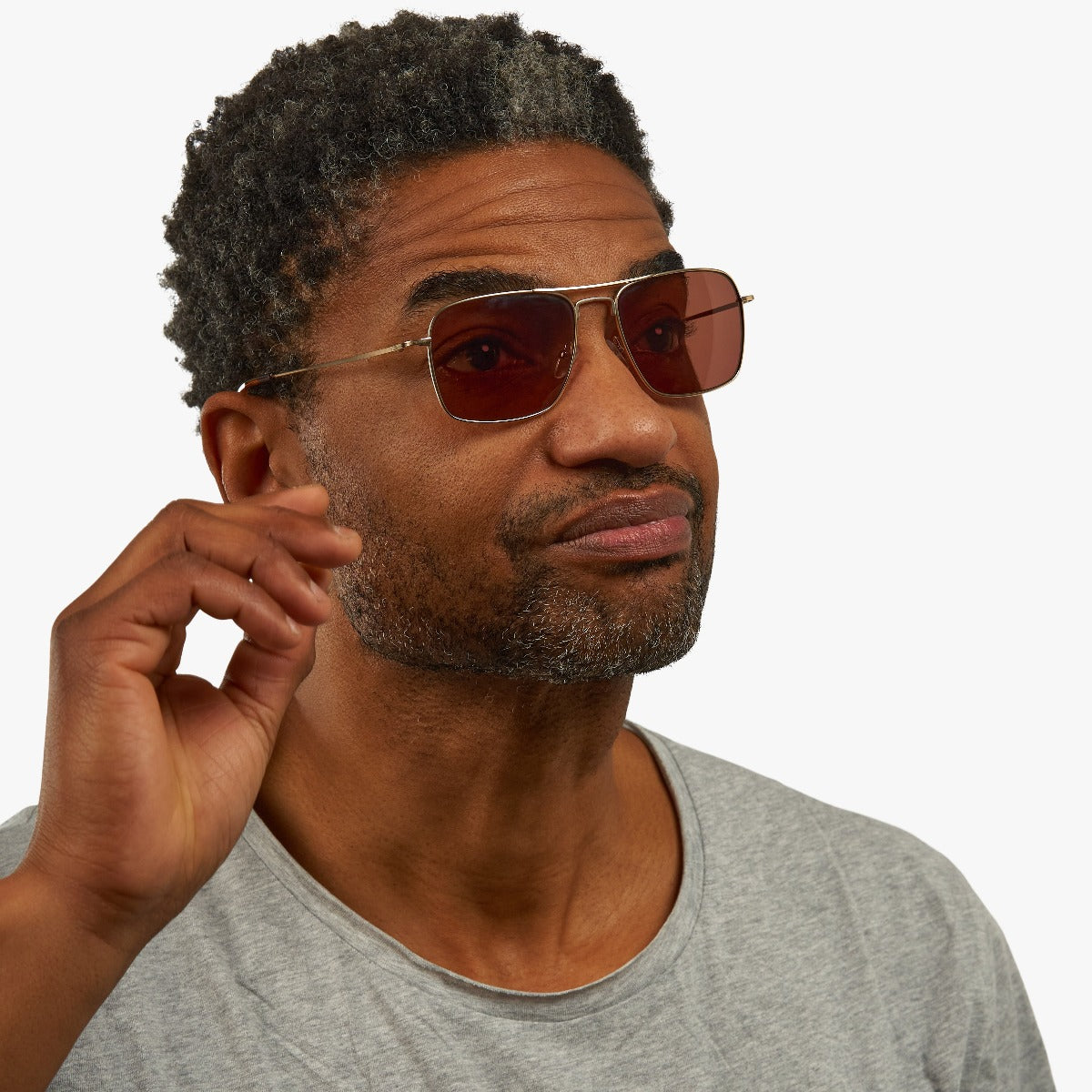 Luxreaders stylish Men's Lidköping Gold Sunglasses. Made from Stainless steel in a Square shape.