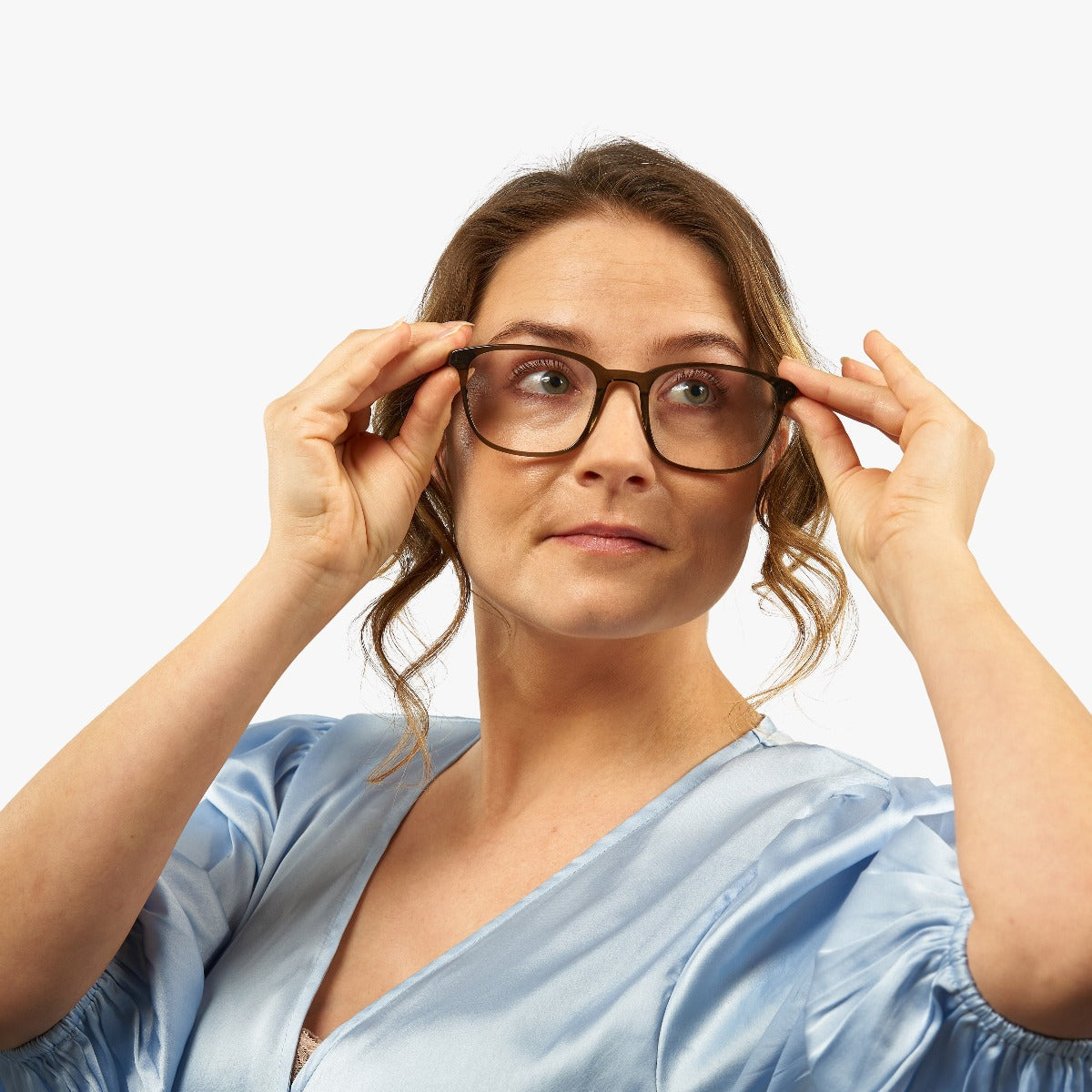 Taylor_ShinyOlive_Women_Readers_Pic_d9471895-3e72-4ff7-86d9-fb0214e83ae2.jpg?v=1758620050&width=1200