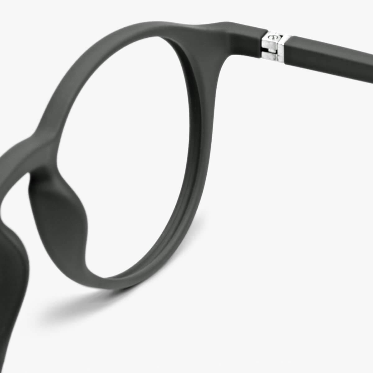 Luxreaders stylish Women's Læsø Dark Army Reading glasses. Made from Rubber in a Round shape.