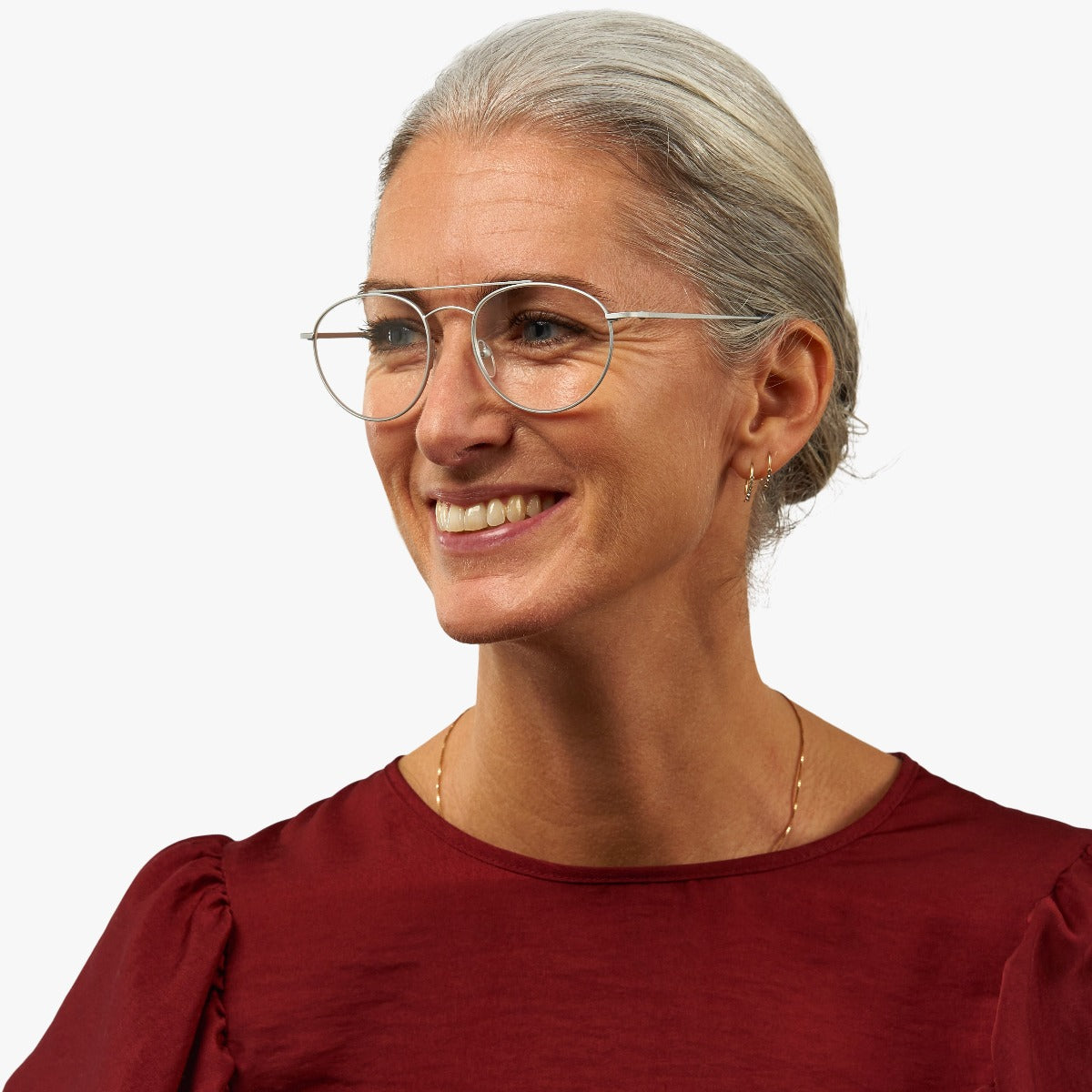 Person wearing Göteborg Steel round glasses