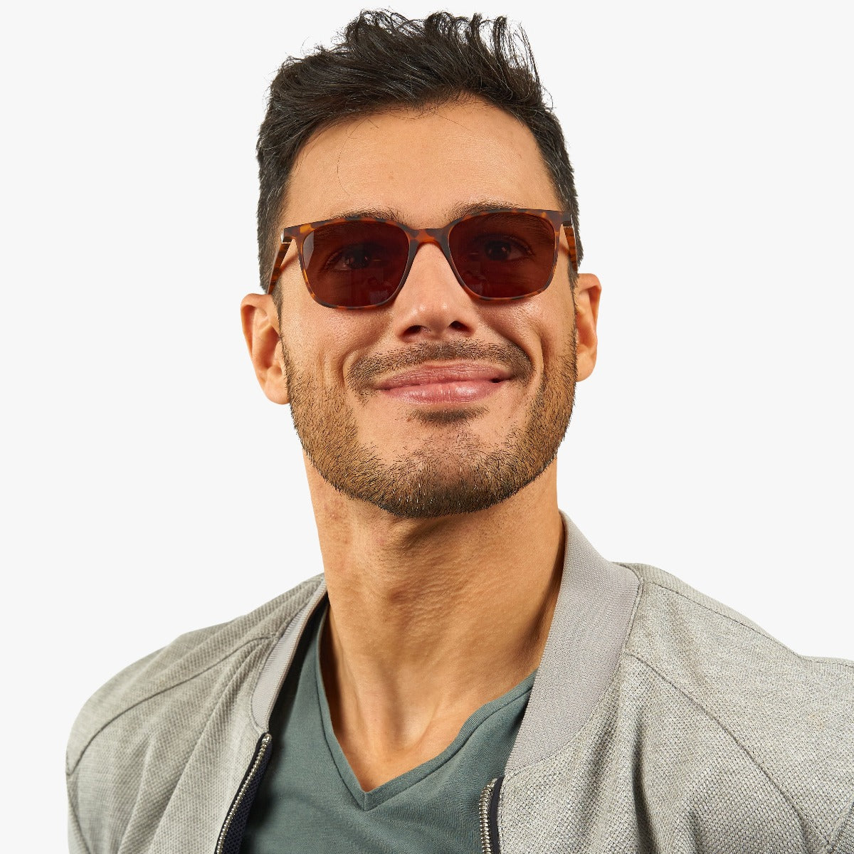 Person wearing the Men's Fyn Turtle sunglasses