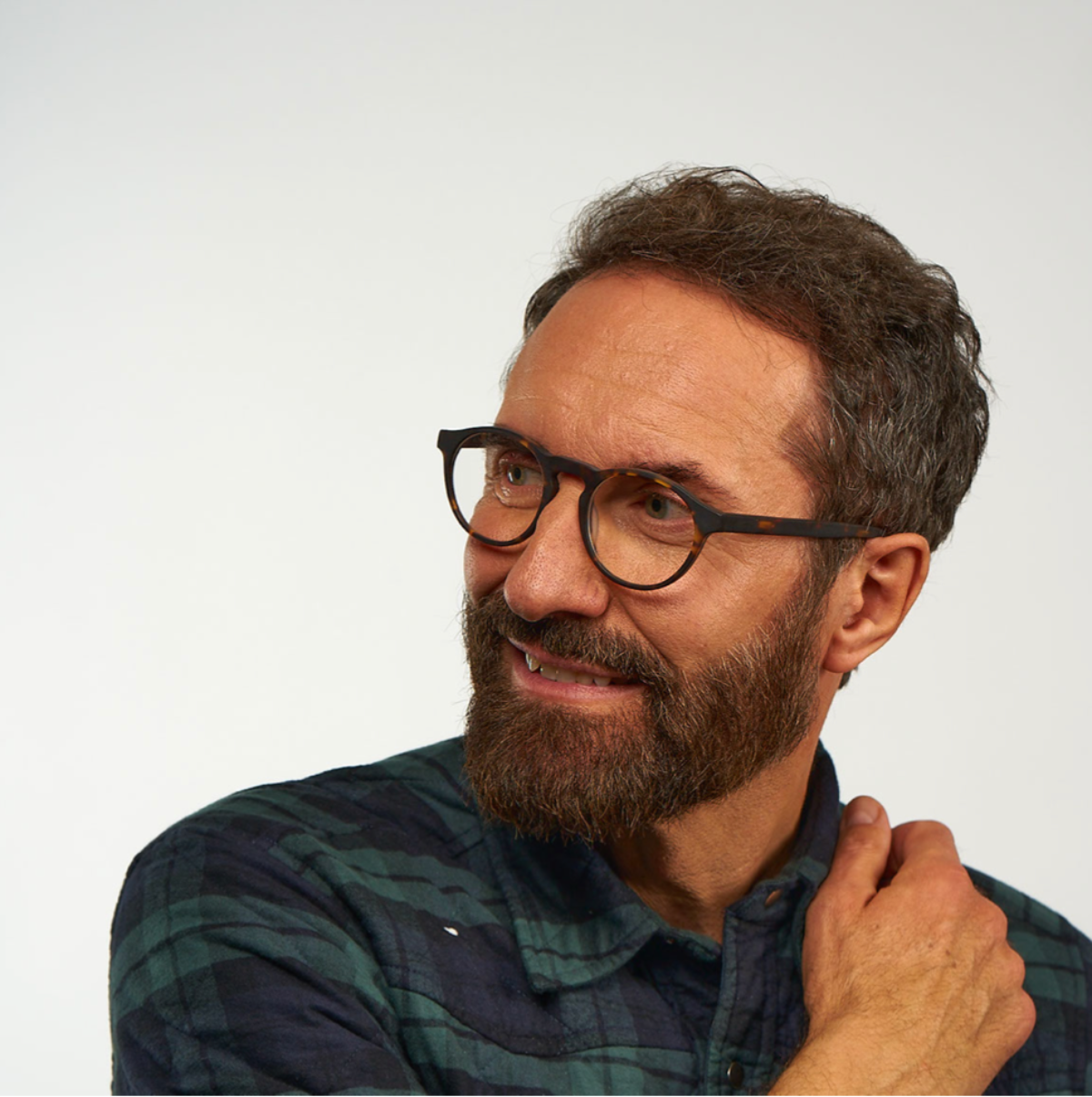 Person wearing Trondheim Dark Turtle glasses